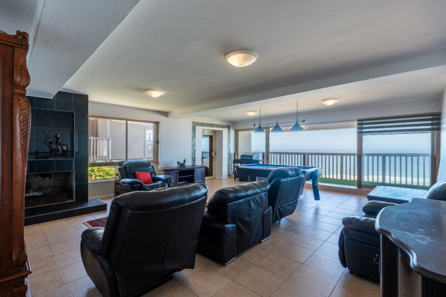 7 Bedroom Property for Sale in Outeniqua Strand Western Cape